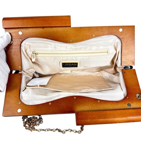 Urban Expressions Calypso Clutch with Removable Chain Strap - Picture 7 of 15